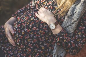 In vitro a wiek kobiety – do jakiego wieku można zajść w ciążę tą metodą?